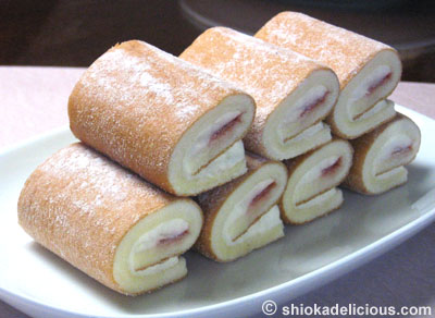 cottony_soft_mini_swiss_rolls_with_fresh_whipped_cream.jpg